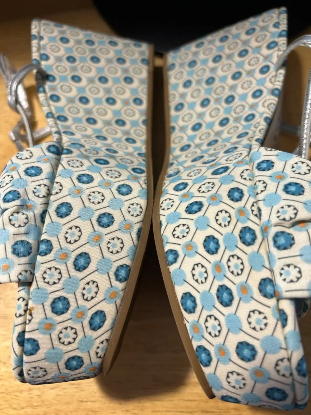 Womens Juicy Couture White Blue Mosaic Print Cecil Platform Wedge Heels 8